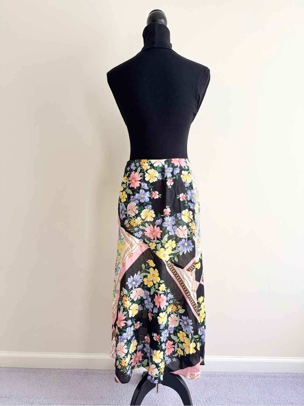 Miss Selfridge Floral Skirt Black Multi Size 6 NWT Flaws career - Picture 2 of 8